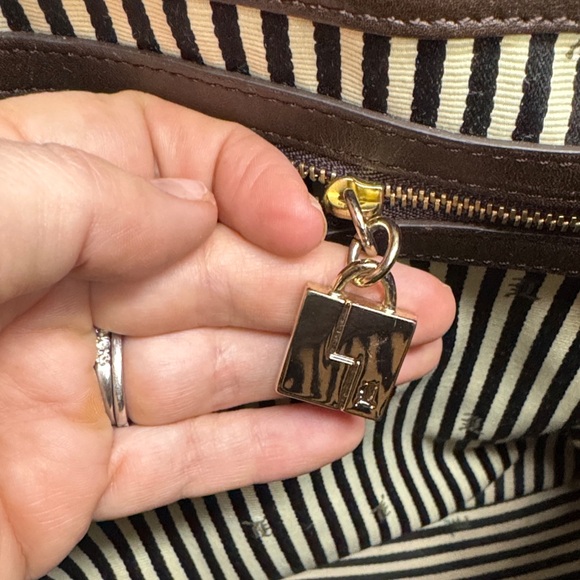 L.A.M.B. Rasta Tote! - Picture 4 of 9